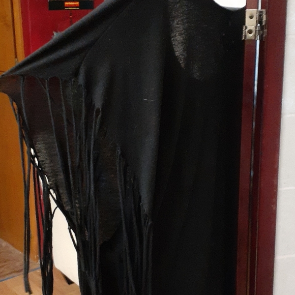 Flowy and fun top 🧜♀️ - Picture 7 of 8